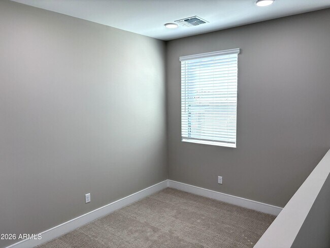 Building Photo - 1021 E Pasadena Ave