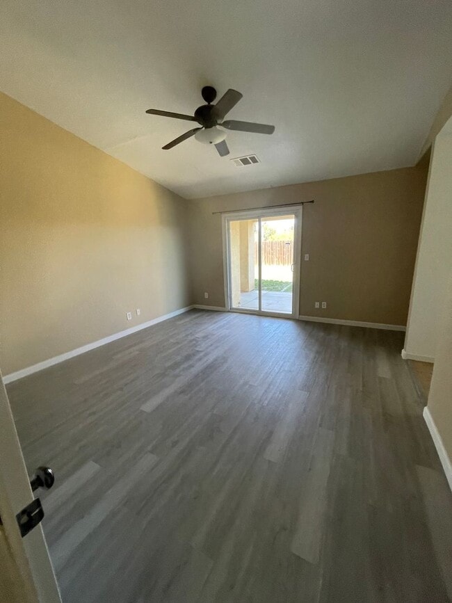 Building Photo - 50% OFF FIRST MONTH'S RENT!! MOVE-IN READY – THIS ONE WILL GO FAST!