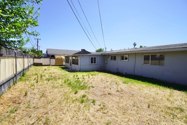 Building Photo - 6548 Stoneman Dr