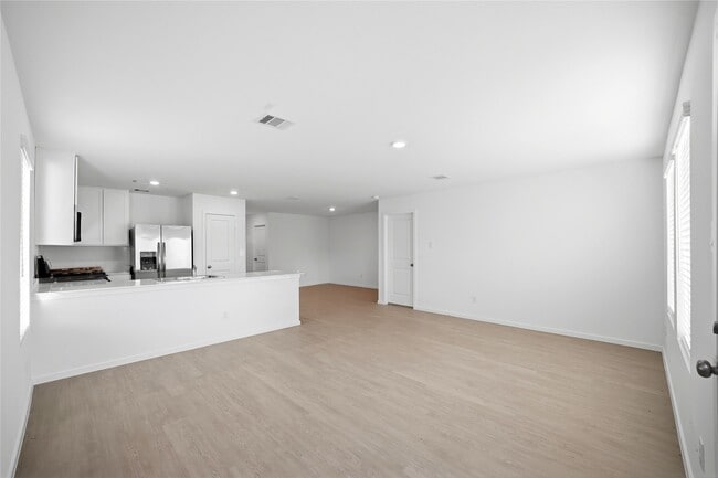 Building Photo - 25585 Rose Creek Dr