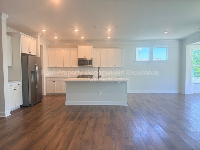 Building Photo - 16 Clear Creek Cir