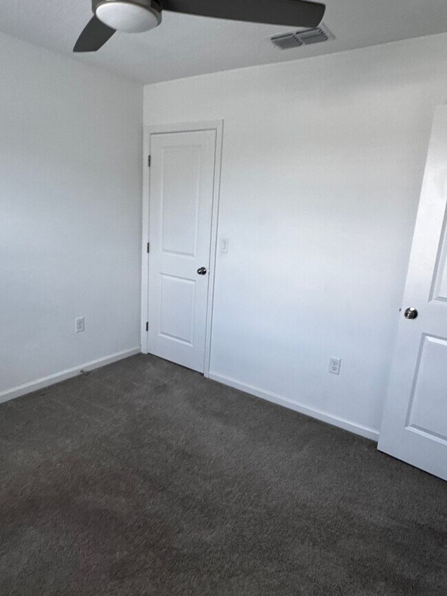 Building Photo - Spacios 4 Bedroom Home for Rent in Orlando - Available NOW!