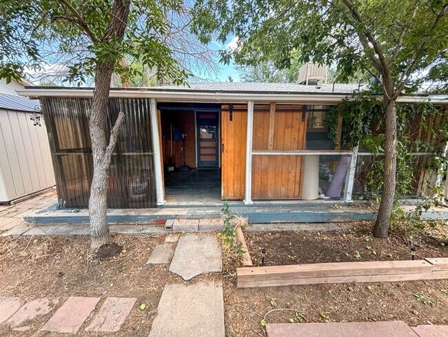 Building Photo - Beautiful 3-Bedroom, 1.5-Bathroom Home wit...