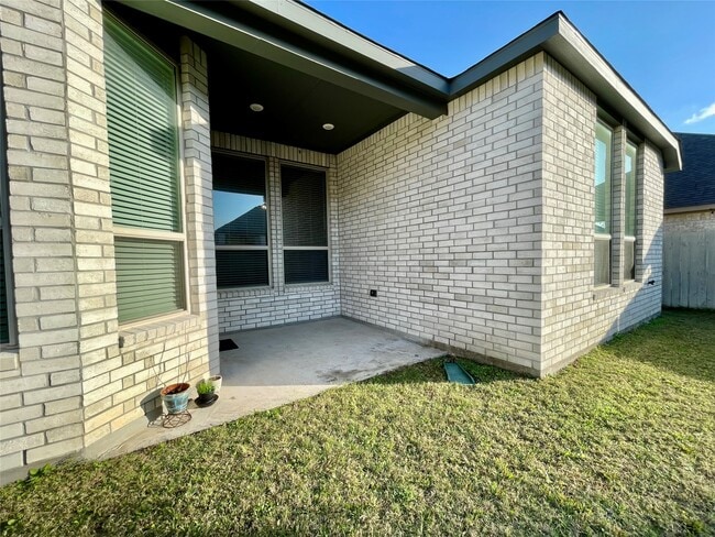 Building Photo - 4334 Hemlock Grove Ln