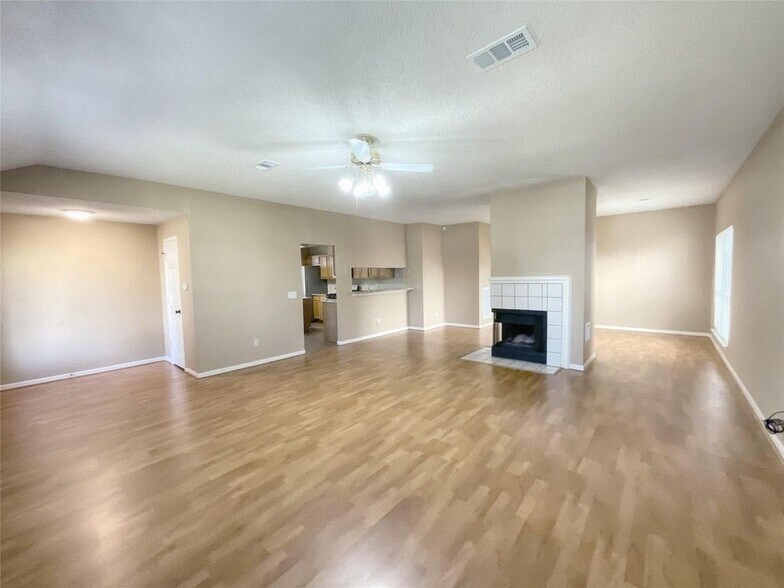 Building Photo - 18083 Holly Forest Dr