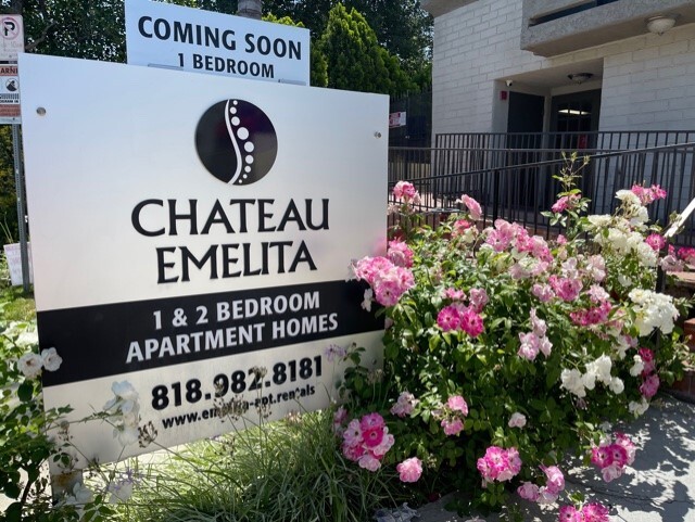 Primary Photo - Chateau Emelita Apartments