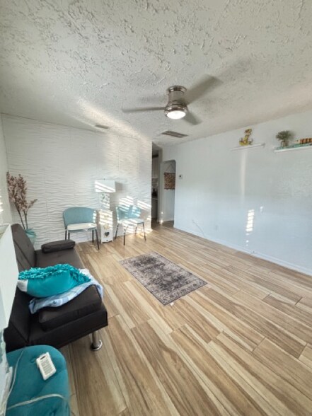 Building Photo - 757 52nd Ave N