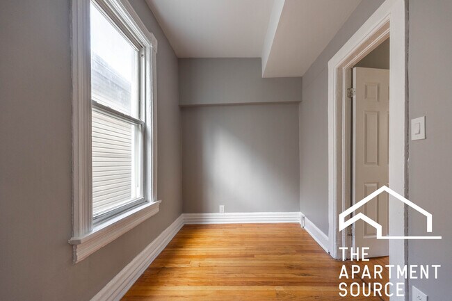 Building Photo - 2655 W Homer St