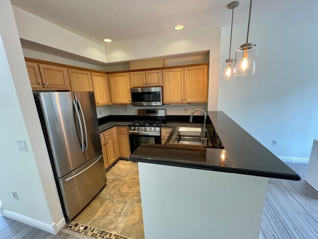 Building Photo - Issaquah Townhouse at Peregrine Point...