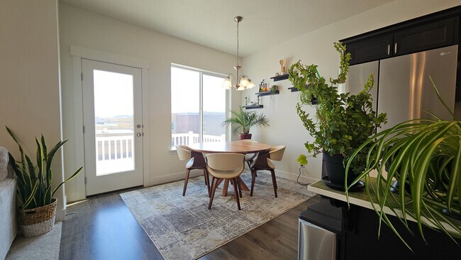 Building Photo - 983 W Coral Charm Wy