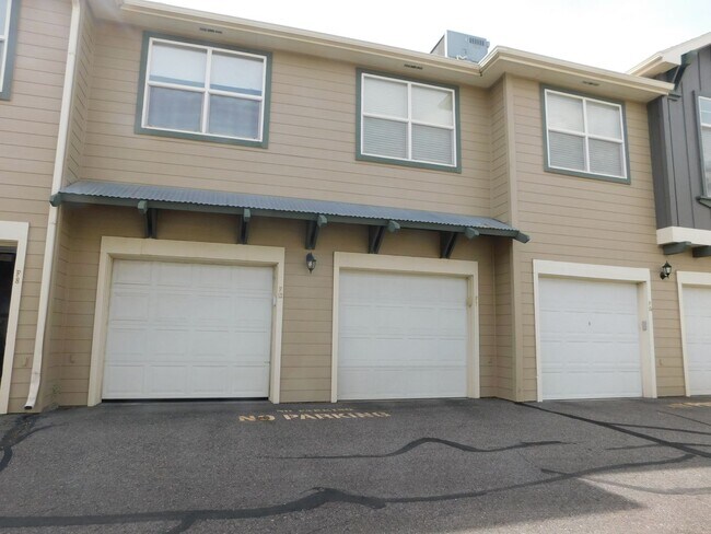 Building Photo - 2485 Fountainhead Blvd