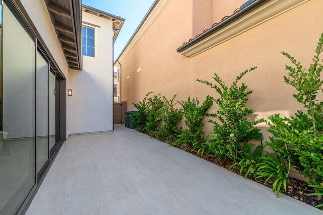 Building Photo - 3bedroom/3 bath/Gated Orchard Hill/Detached House for rent