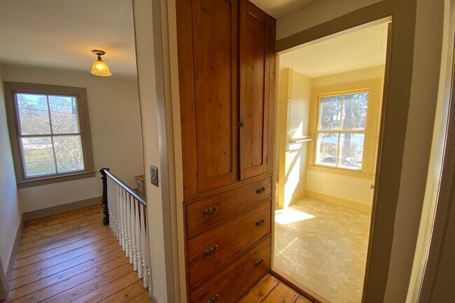 Building Photo - 12 Scholes Ln