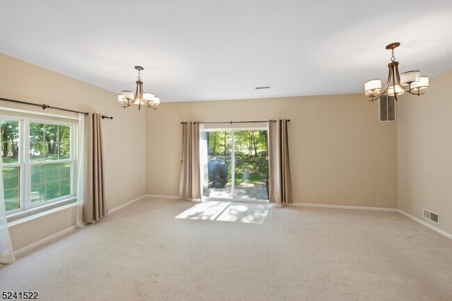 Building Photo - 45 Maple Ln