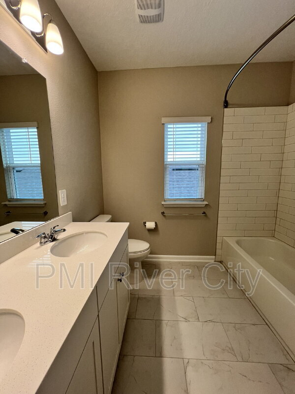 Building Photo - 125 Farmfield Dr