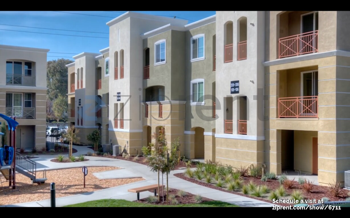 Building Photo - Unit 102