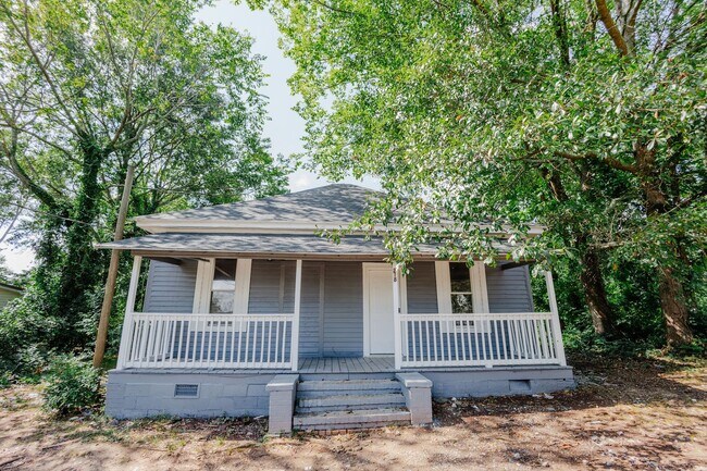 Primary Photo - 218 E Tinsley St