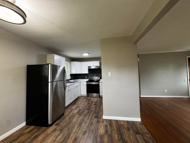 Building Photo - 136 Tartan Dr