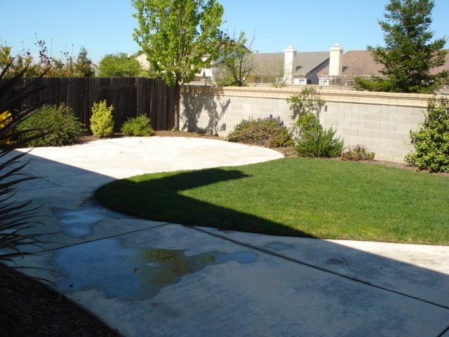 Building Photo - NICE 2-STORY HOME IN GATED COMMUNITY!
