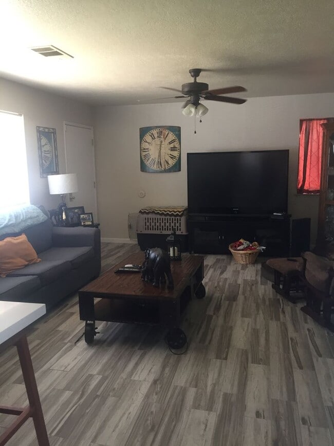 Building Photo - 407/409E. Alexander