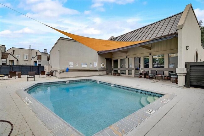 Building Photo - 935 La Posada Dr