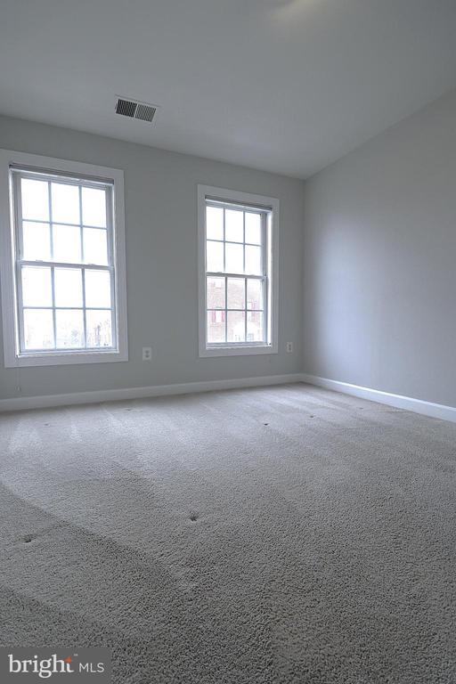 Building Photo - 7228 Fair Oak Dr