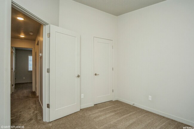 Building Photo - 1700 S Sandhill Rd