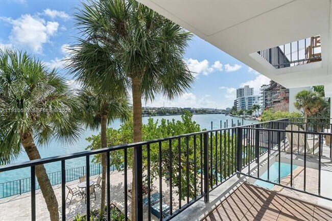 Building Photo - 10101 E Bay Harbor Dr