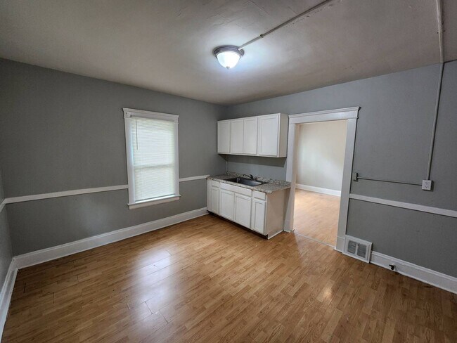 Building Photo - 13302 Ferris Ave