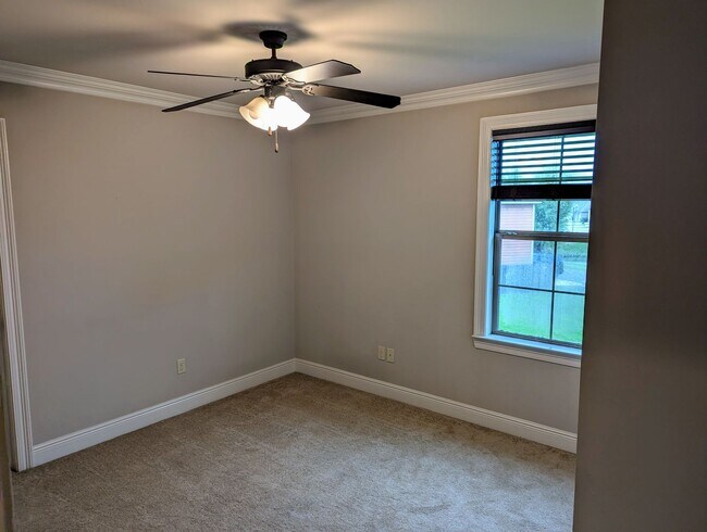 Building Photo - Luxury Awaits in Miramar!