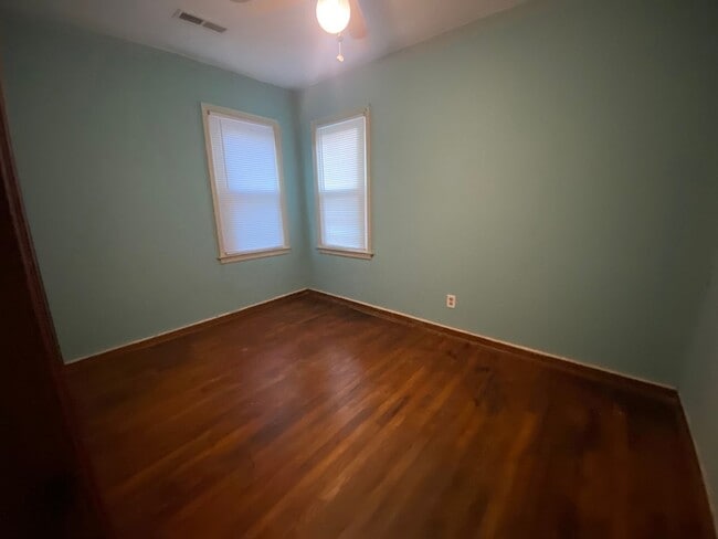 Building Photo - 2BR/1BA, conveniently located