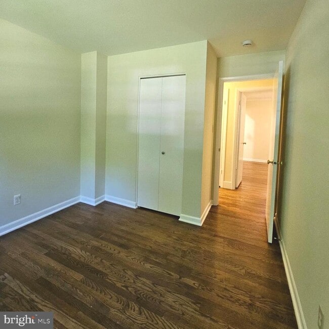 Building Photo - 8925 Falling Creek Ct