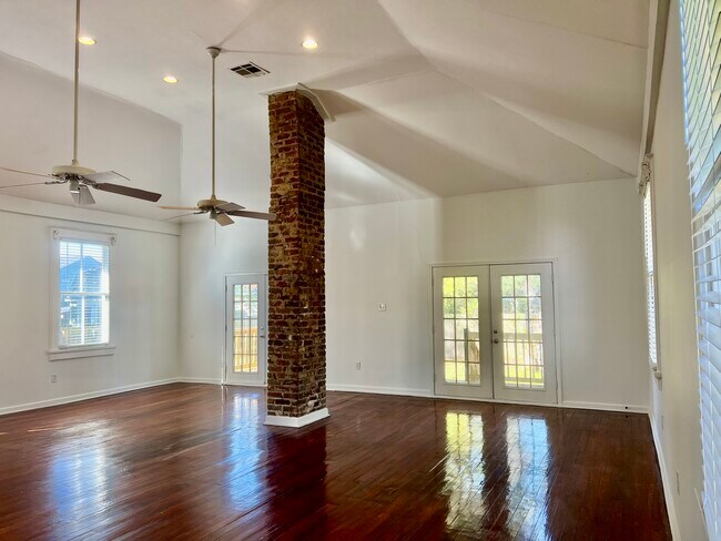 Building Photo - 1817 S Rendon St