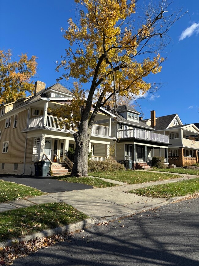 Building Photo - 3153 Kensington Rd
