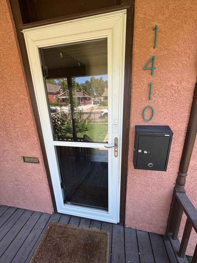 Building Photo - Charming Pet Friendly House 2 Bedroom/1.5 ...