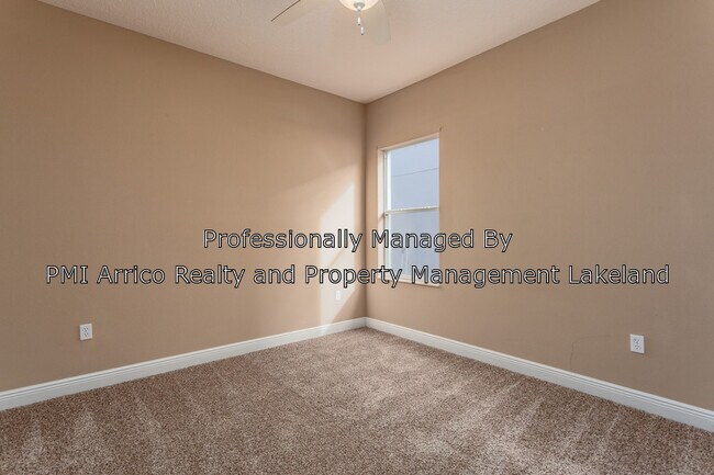 Building Photo - 3960 Sunset Lake Dr