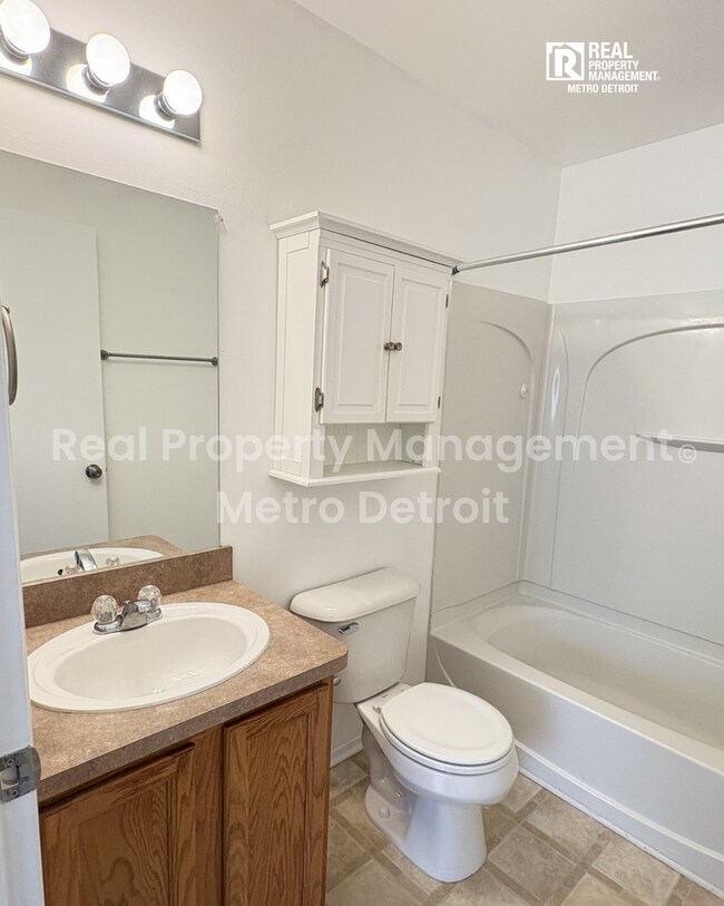 Building Photo - 15628 Stone Crossing Dr