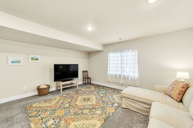 Building Photo - 13170 Valley Peak Dr