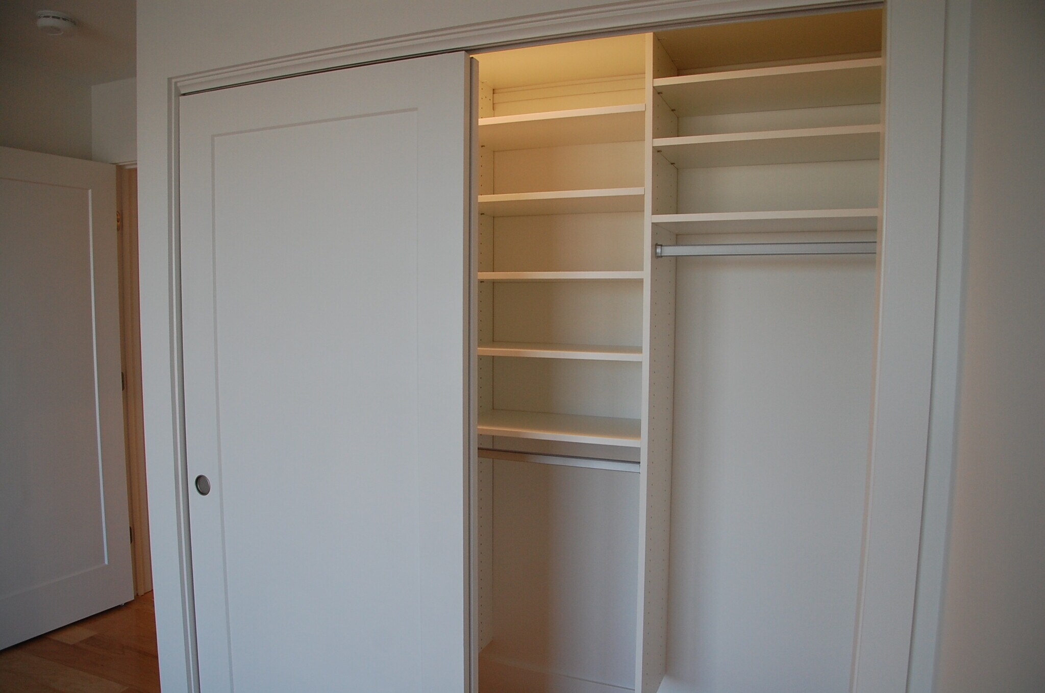 California closet system in bedroom - 25 High St