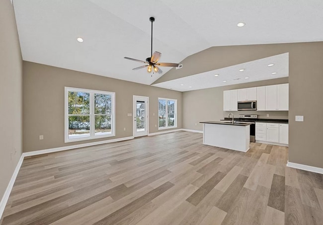 Building Photo - 2658 Cedrus Ave