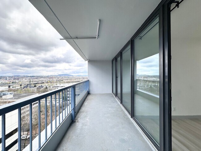 Building Photo - Newly Remodeled 1 bed 1 bath Condo in Down...