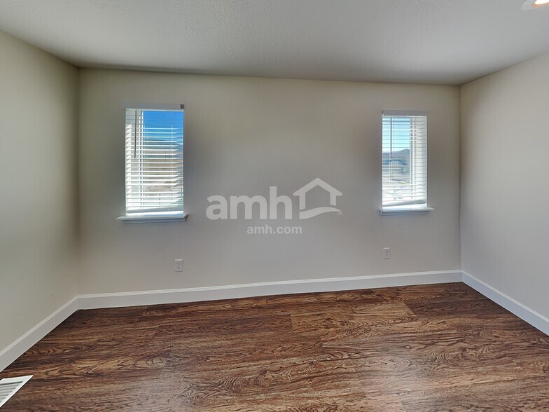 Building Photo - 4428 Poplar St