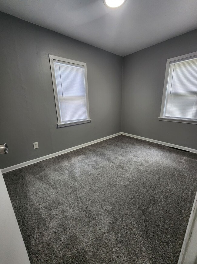 Building Photo - One Level VERY updated Home with (1) Car G...