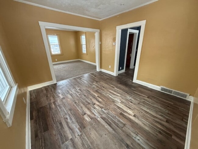 Building Photo - 605 N 6th St