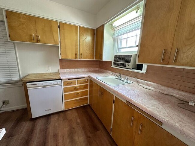 Building Photo - 1540 Hillside Dr