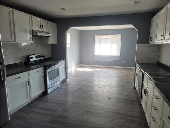 Building Photo - 3824 Brentwood Ct