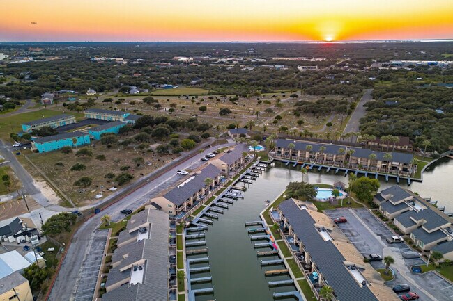 Building Photo - 1902 Bayhouse Dr