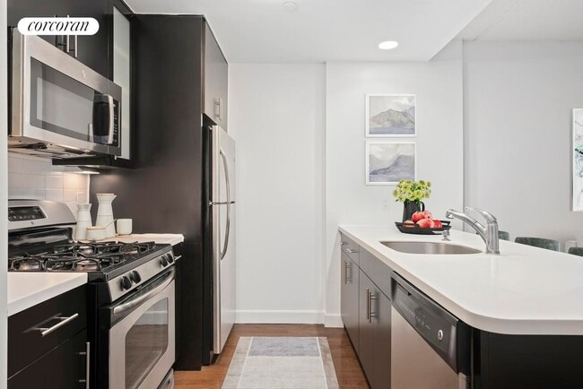 Building Photo - 41-34 Crescent Street 6E