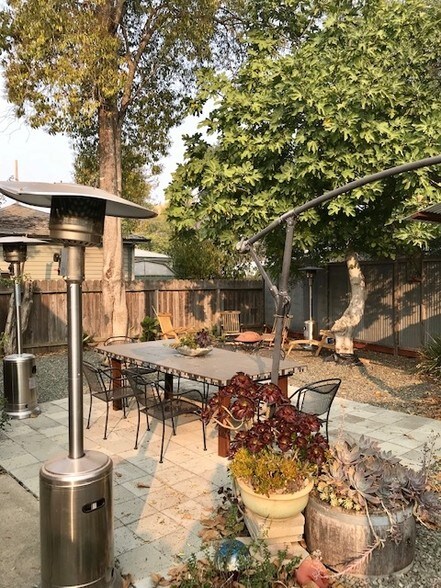 Primary Photo - 462 Adams St