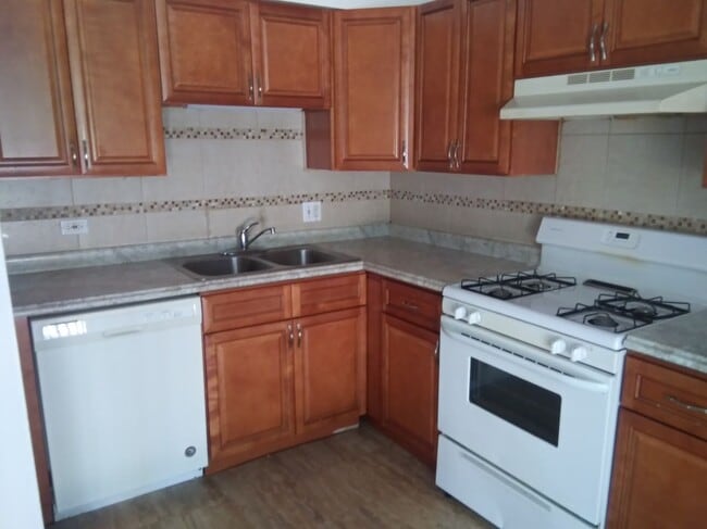 Building Photo - 755 Inland Cir